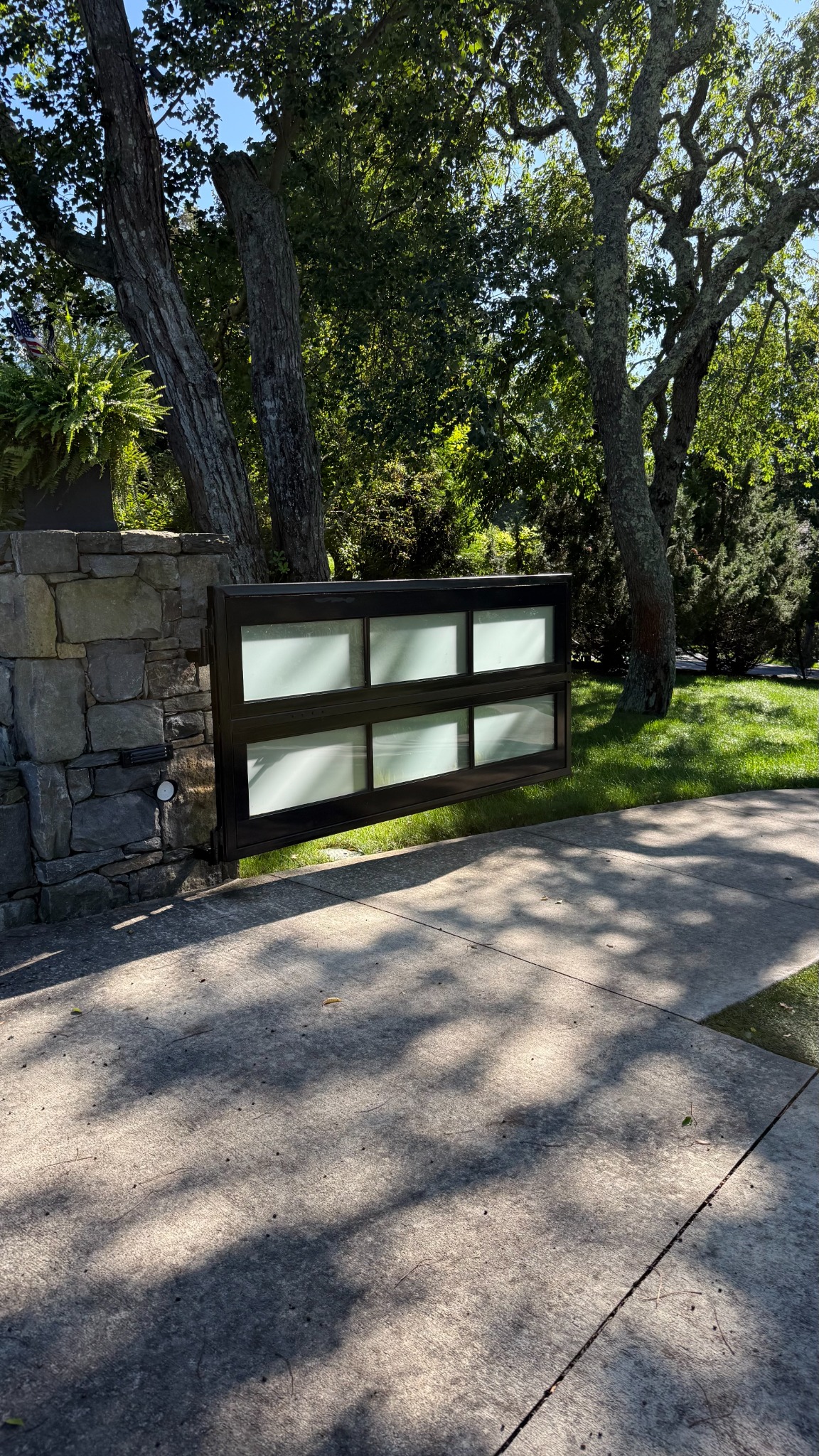 Modern custom gate